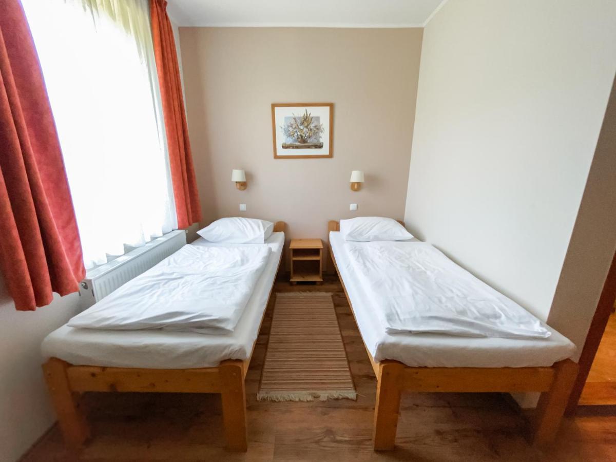 Anna Panzio Hotel Dunavarsany ภายนอก รูปภาพ