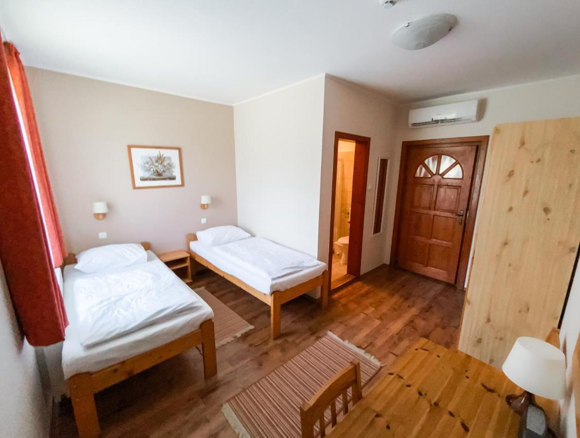 Anna Panzio Hotel Dunavarsany ภายนอก รูปภาพ