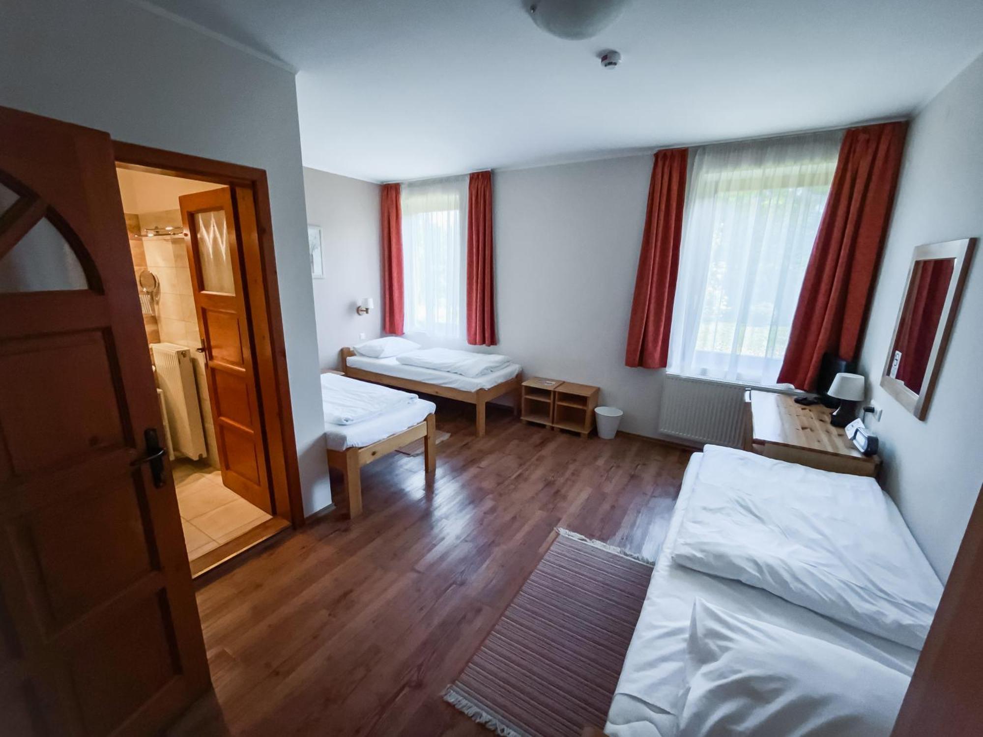 Anna Panzio Hotel Dunavarsany ภายนอก รูปภาพ