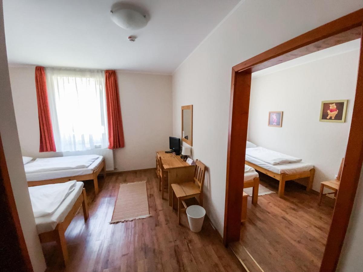 Anna Panzio Hotel Dunavarsany ภายนอก รูปภาพ