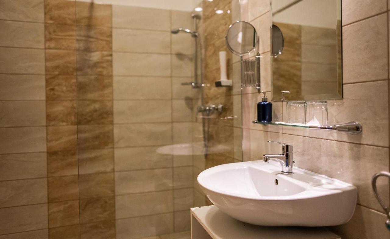 Anna Panzio Hotel Dunavarsany ภายนอก รูปภาพ