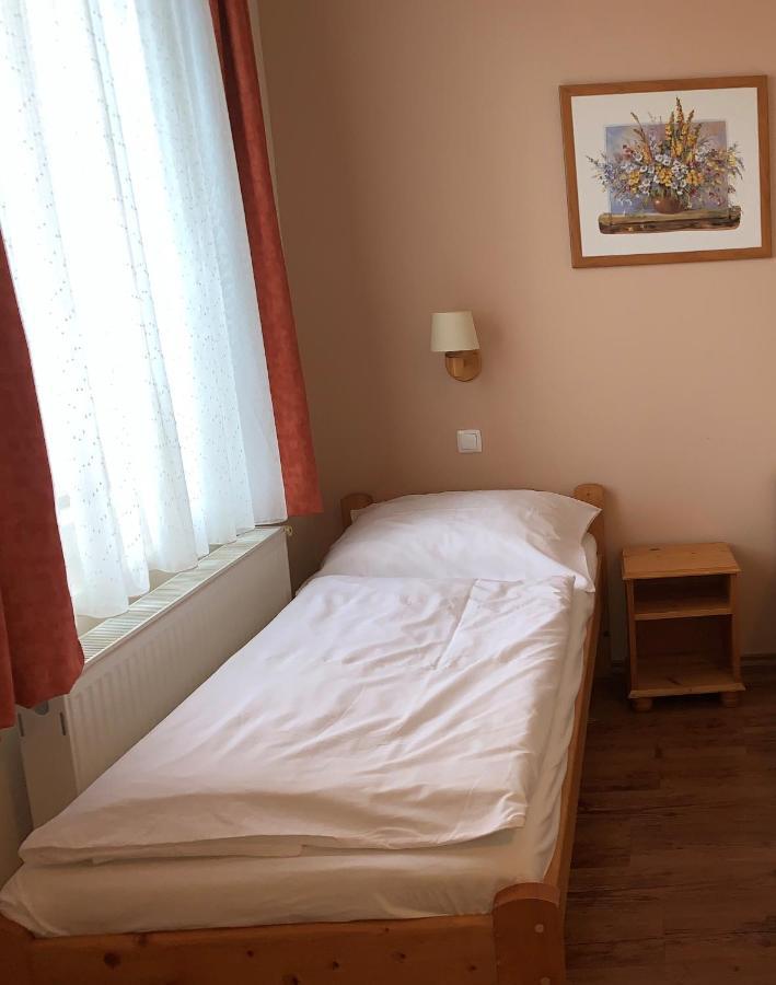 Anna Panzio Hotel Dunavarsany ภายนอก รูปภาพ